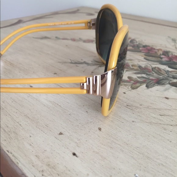 Tory Burch Sunglasses - Picture 4 of 8